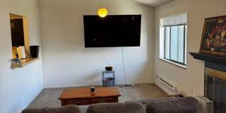 4 Bed 2.5 Bath Boulder Townhome - Available August 10th Gallery 7