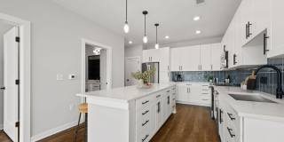 704 at the Quarter Gallery 16