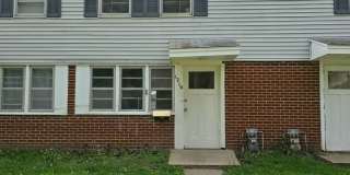 $900 - 2 Bed 1 Bath Town Home Gallery 1