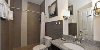 Modern Townhome in quiet neighborhood: 3BR, Pool & Near Disney Gallery 7