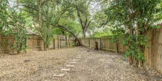Charming 2-Bed, 1.5-Bath Duplex in South Austin! Gallery 1