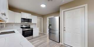 BRAND NEW STAINLESS STEEL APPLIANCES, NEW KITCHEN + NEW BATHROOM! BRAND NEW STAINLESS STEEL APPLIANCES, NEW KITCHEN + NEW BATHROOM! Gallery 1