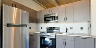 Excellent and newly refreshed Uptown 8th floor condo in the Courtside complex. Gallery 14