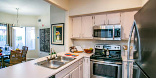 Vintage at The Lakes Apartment Homes Gallery 6