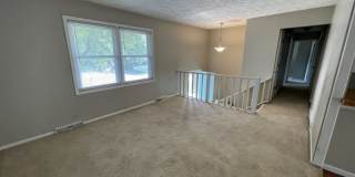 15112 Lincoln Cir – 3 Bed/2 Bath Split Entry in Millard School District | Fireplace, Deck, Fenced Yard Gallery 3