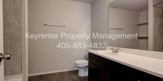 Beautiful 3-Bedroom Home with Easy Access to I-35 & I-240 Gallery 18
