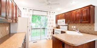 4 Bed home in Olathe- Quick access to I-35 Gallery 13