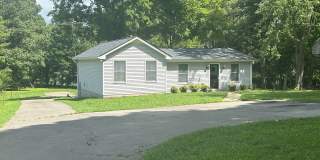 FOR LEASE- 2 BED, 1 BATH HOME THAT BACKS UP TO THE CUMBERLAND RIVER Gallery 1