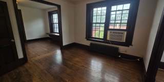2 Bedroom, 1 Bathroom in Historical Woodland Avenue building! Gallery 13