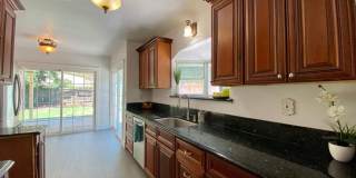 Charming 3 Bedroom in Historical Tower District Gallery 12