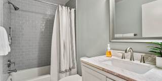 Updated & Furnished 3BR Townhome with Loft & Lake Access Gallery 25