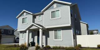 Beautiful 2021 home with fenced yard Gallery 1