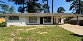 CHARMING UPDATED HOME IN MCRARY'S SOUTHERN HILLS Gallery 1