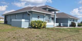 NW Spacious 3/2/2 on Saltwater Canal-Fish off the Dock! Gallery 1