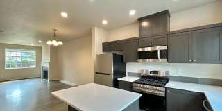 Stunning 2 Bed, 2.5 Bath Craftsman Townhome with Community Amenities! Gallery 25