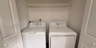 Charming 2BR/1.5BA Townhome - Ideal Location in Port Orange Gallery 5