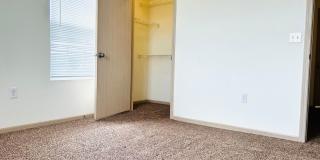 Large 3 Bedroom Apartment, Great Location! Gallery 15