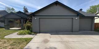BEAUTIFUL 3 BED, 2 BATH SINGLE FAMILY HOME LOCATED IN NW REDMOND! Gallery 1