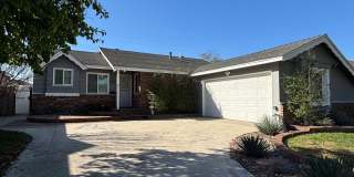 Spacious 3-Bedroom Home with Backyard  2-Car Garage in Lakewood Gallery 1