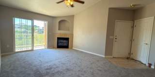 Top-Floor Condo with Vaulted Ceilings, Mountain Views & Garage in Cherry Creek Schools Top-Floor Condo with Vaulted Ceilings, Mountain Views & Garage in Cherry Creek Schools Gallery 4