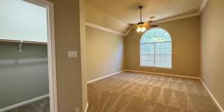 Bright home with big windows & open floorplan available in Circle C Ranch! Gallery 16