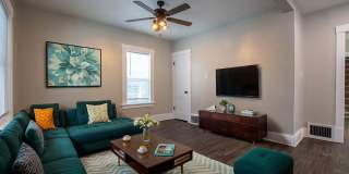 3 Bedroom / 2 Bath Home with Garage off 45th and Leavenworth! Gallery 6