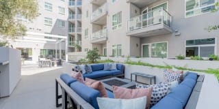 Essence Essence Gallery 34