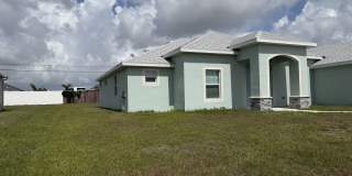 Gorgeous 3-4 bedroom Home off Becker Gallery 13