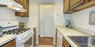 Spacious + Bright 1 Bedroom in Capitol Hill! Gallery 15