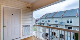 Spacious 3 Bed 2 Bath Condo With Balcony In Sought After Summerfield at Brambleton Gallery 24