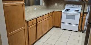 Spacious 3 bedroom / 3 bath duplex in convenient location Gallery 3