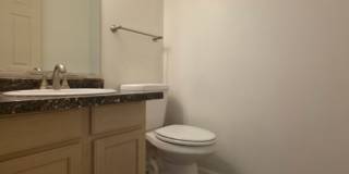 Single Family Home 2 beds 1  Full bath and 1 Half bath Available Now! Gallery 6