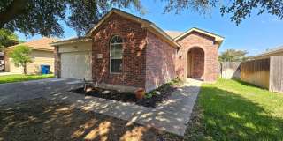 3/2/2 Walking Distance to Fischer Park / No Carpet / Fridge Included/ Fenced in Yard / NBISD Gallery 1