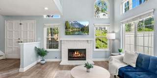 Updated & Furnished 3BR Townhome with Loft & Lake Access Gallery 9