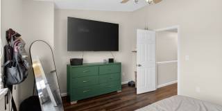 Spacious 2BR Condo Finished Basement in Aurora Gallery 23