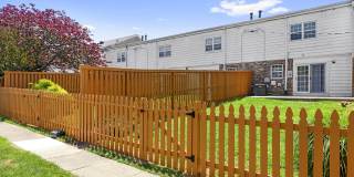 Gainsborough Court, Churchill Mews, and Copperfield Square Apartments & Townhomes Gallery 33