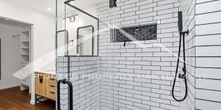 Spacious Townhouse with Washer/Dryer and Central AC Gallery 15