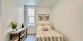 725 W Pratt Gallery 30