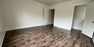 Large centrally located unit with shared yard Large centrally located unit with shared yard Gallery 23