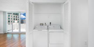 Yacht Club at Brickell Gallery 4