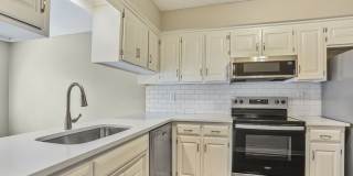Fully Renovated 2 Bedroom and 2.5 Bath Townhome Located Indian Creek Park Estates Neighborhood! Gallery 7