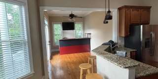 Spacious 4 Bed, 2.5 Bath Home Near Devine Street | Available July 1 Gallery 8