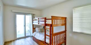 Downtown HB Furnished Flexible Term Rental Gallery 20
