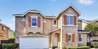 Sun-Drenched Three-Bedroom Detached Home in Desirable Soleil Gallery 1