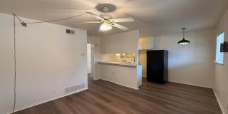 1/1 Triplex - End Unit /No Carpet / Vinyl Plank Flooring / Lots of Parking / CISD Gallery 4