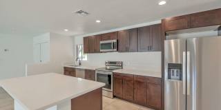 Amazing Tri-Level home close to ASU.  Pool and 2 Car Garage Gallery 16