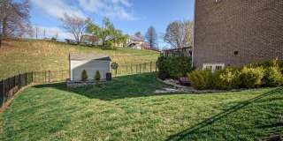 Spacious Home with Hot Tub, Fenced Yard and Solar Power Gallery 12