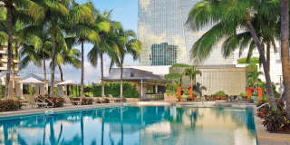 1435 Brickell Ave Gallery 1