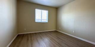 MELROSE DISTRICT CONDO WITH HUGE MOVE-IN SPECIAL – HALF OFF FIRST & SECOND MONTH’S RENT! Gallery 26