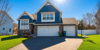 Amazing 5 bedroom home in Blaine! Gallery 1